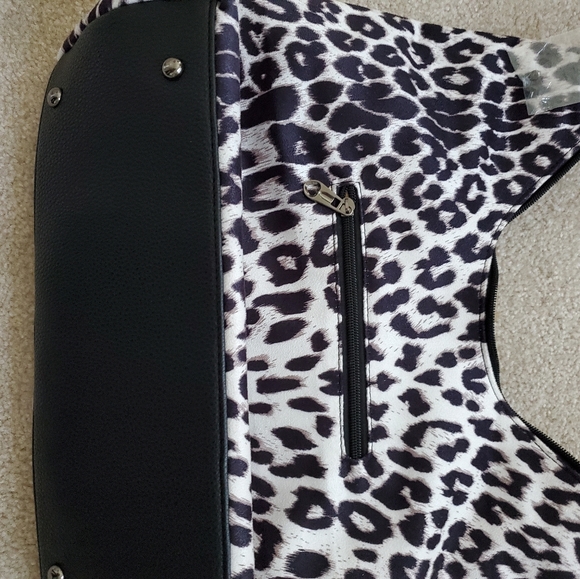 NWOT Cheetah and Crystal Hobo Bag - Picture 8 of 9